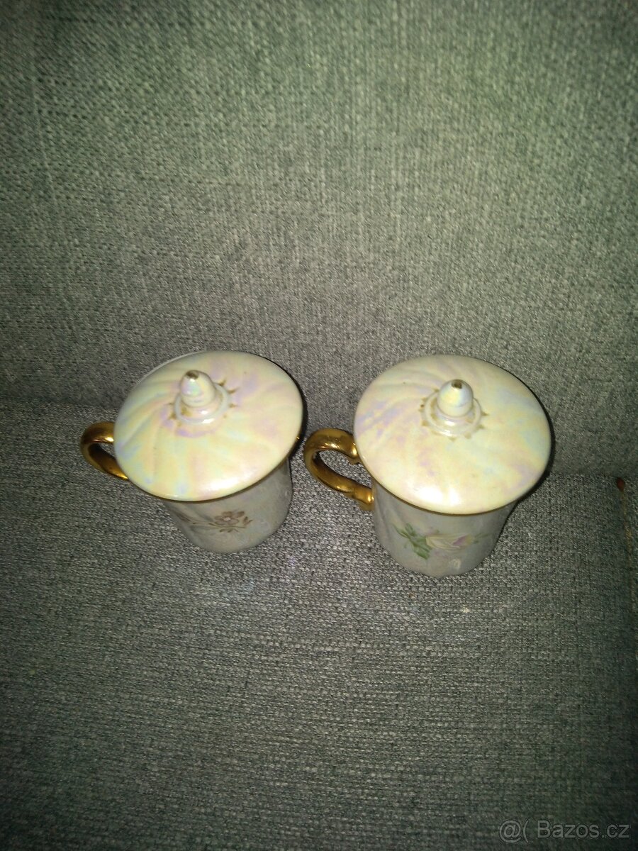 Retro porcelánové hrnky s poklickou značené - 5