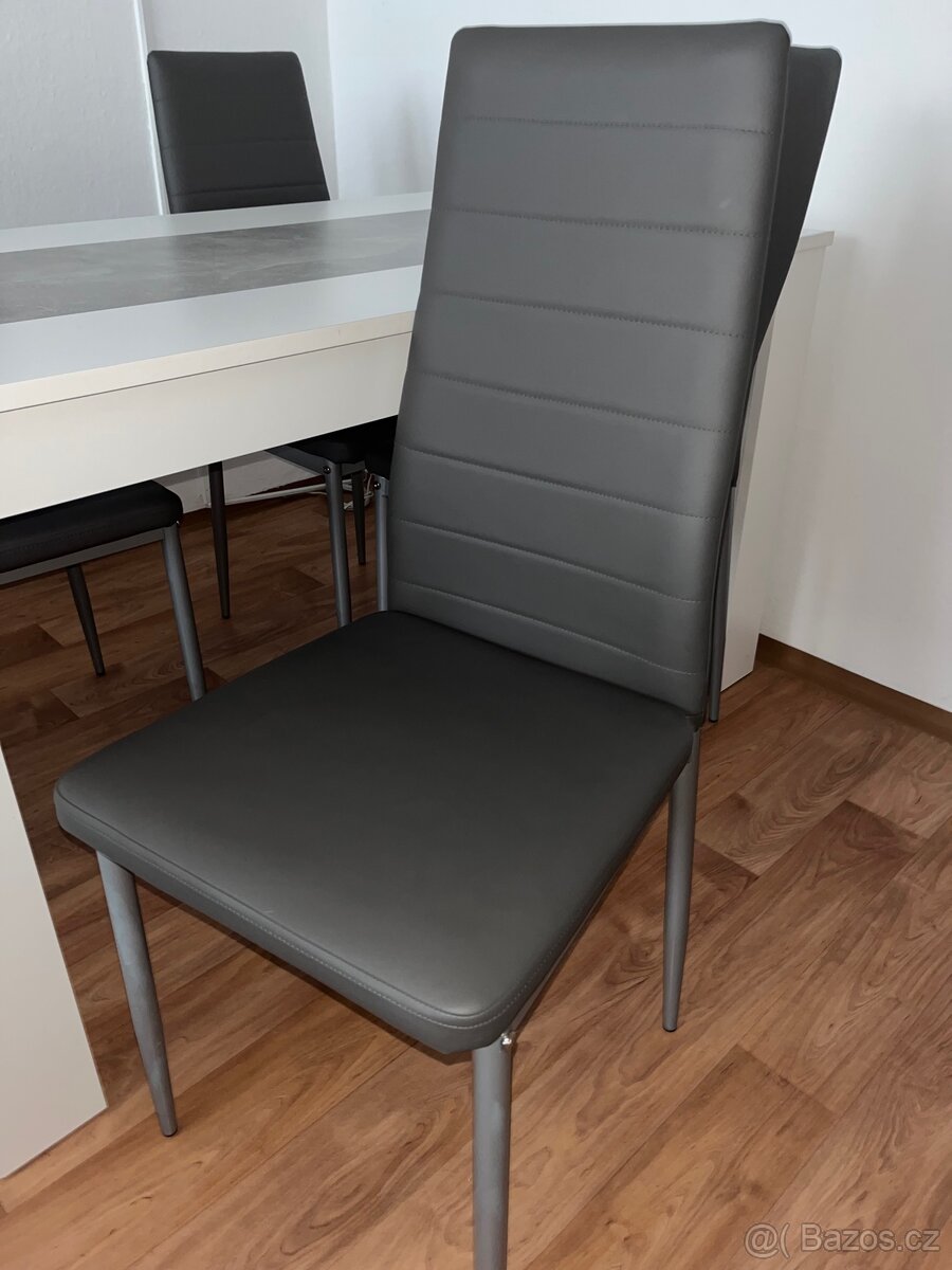 Jídelní stůl se židlemi - 5