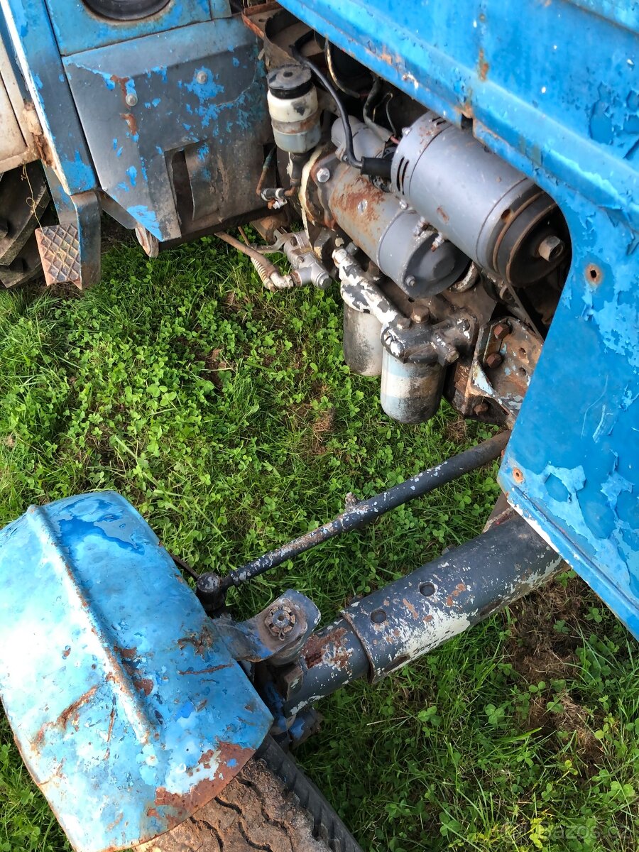 rozprodam na dily zetor 2511 - 5