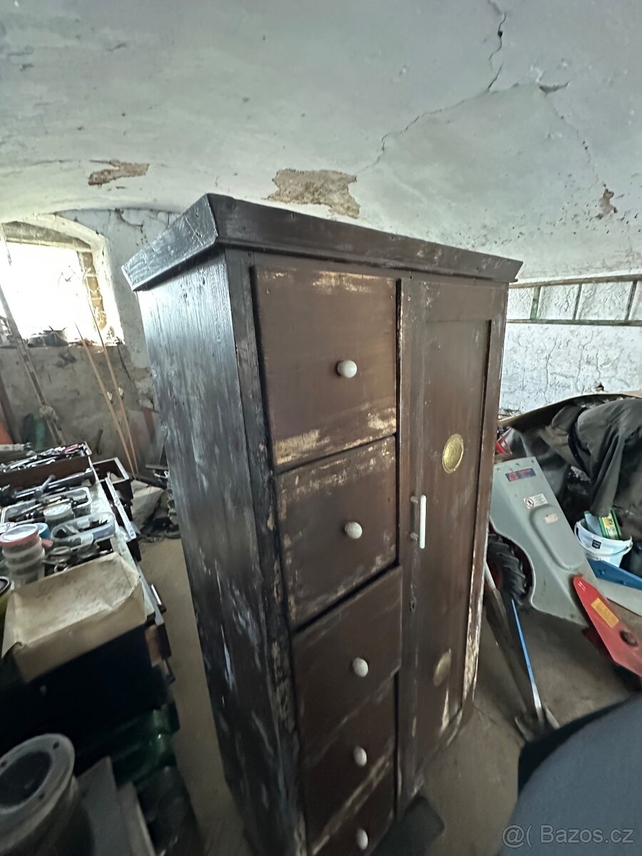 STARÁ DŘEVĚNÁ SKŘÍŇ - 5
