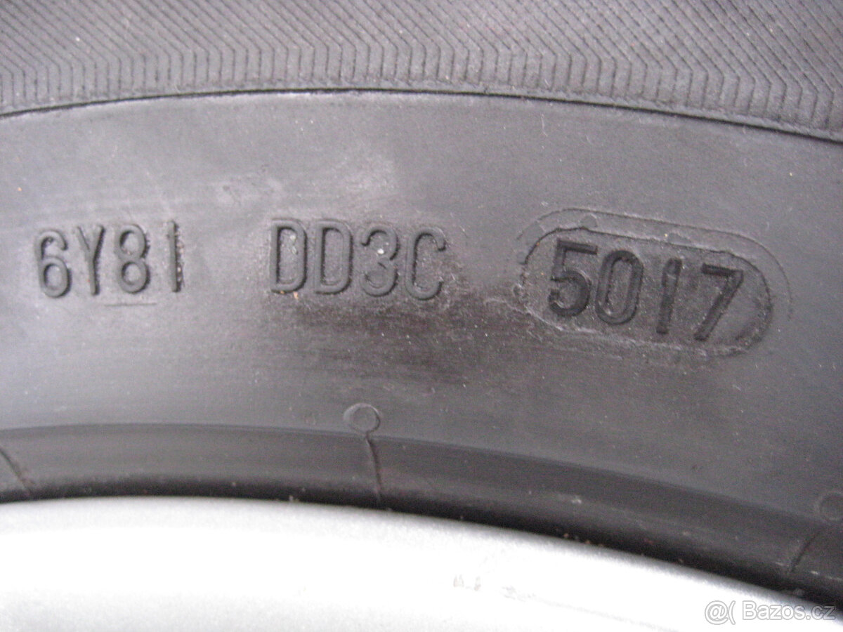 Alu disky s letním pneu originál VW R 17 - 5