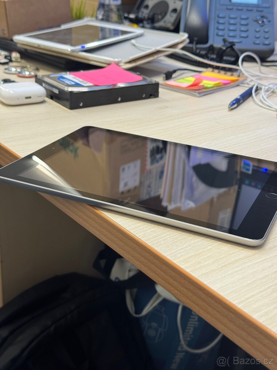 Apple iPad 5 Space Gray (A1822) Wi-Fi - 5