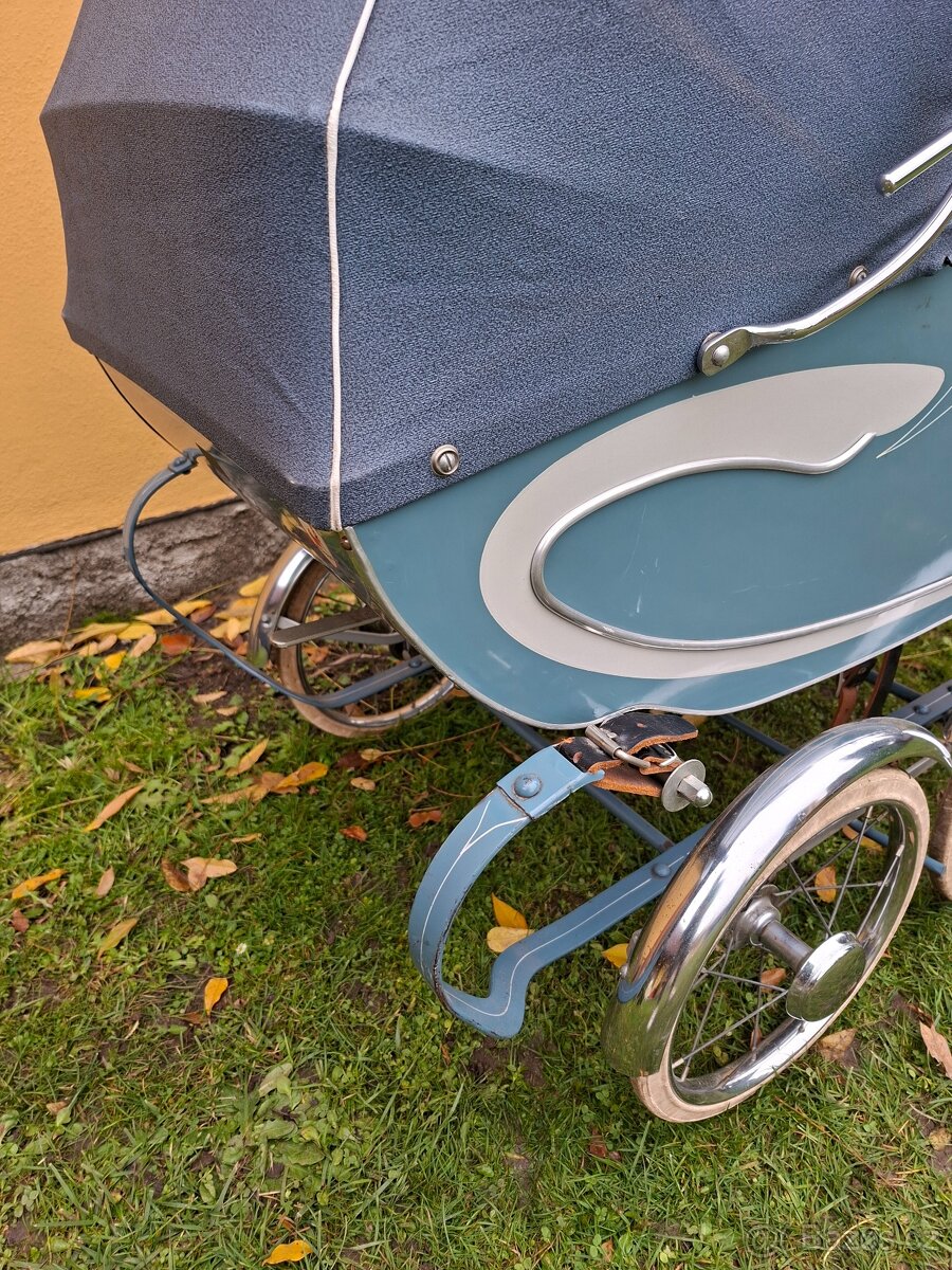 Starožitný kočárek pro miminko č. 203 - 5