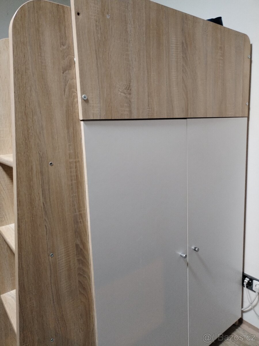 Palanda se stolem a skříní - 5