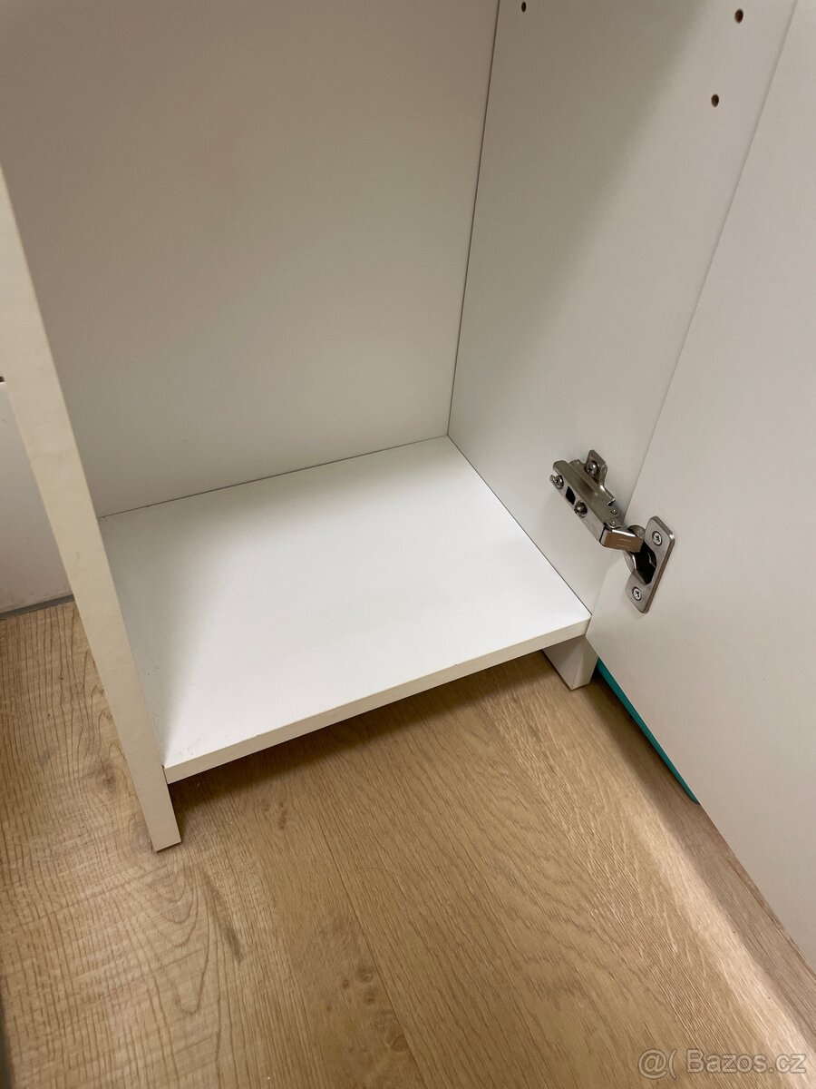 Vysoká koupelnová skříňka - 5