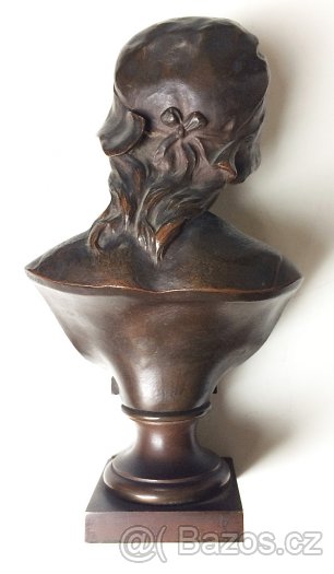 Busta – Dívka s šátkem - 5