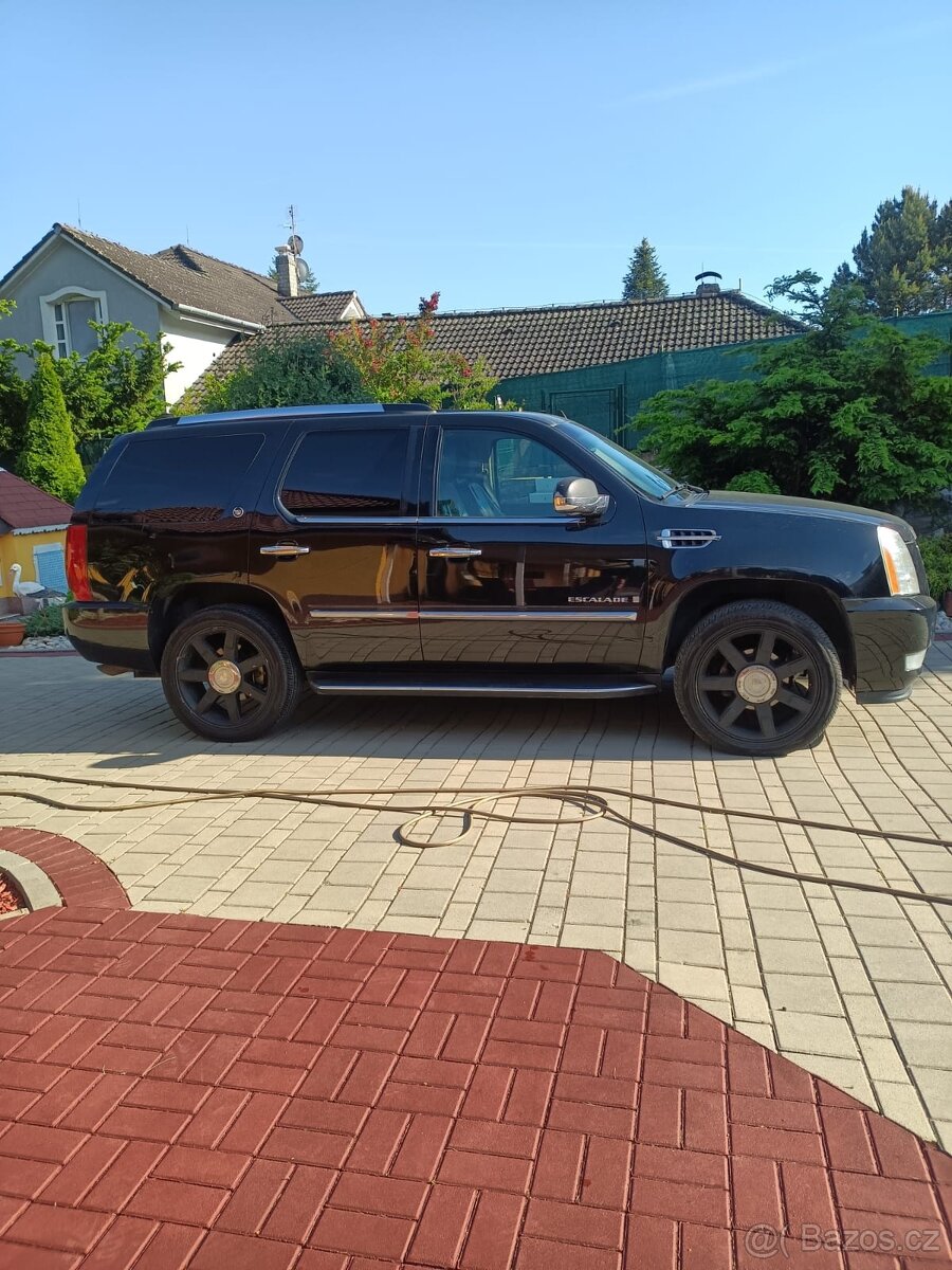 Cadillac Escalade - 5