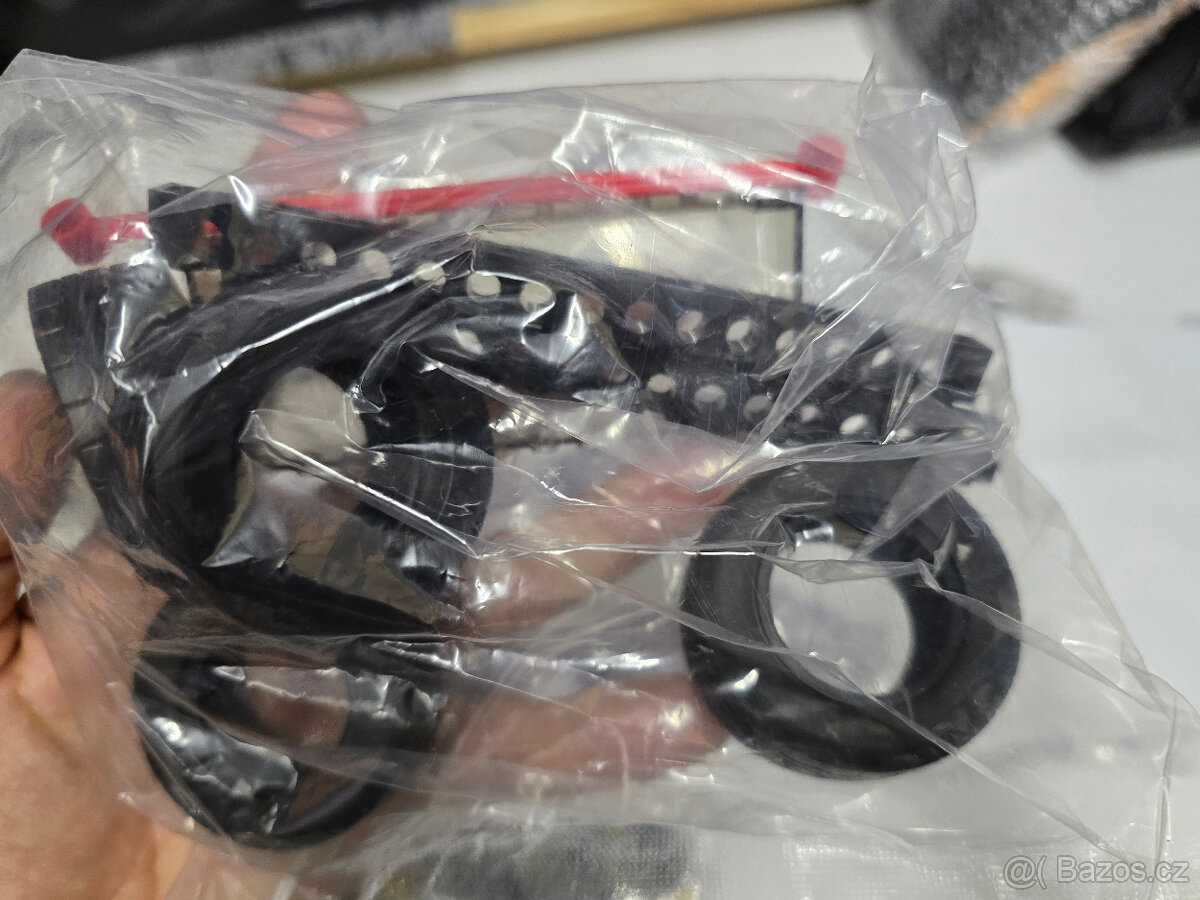 STAVEBNICE Creator Expert 10262 Bondův Aston Martin DB5 - 5