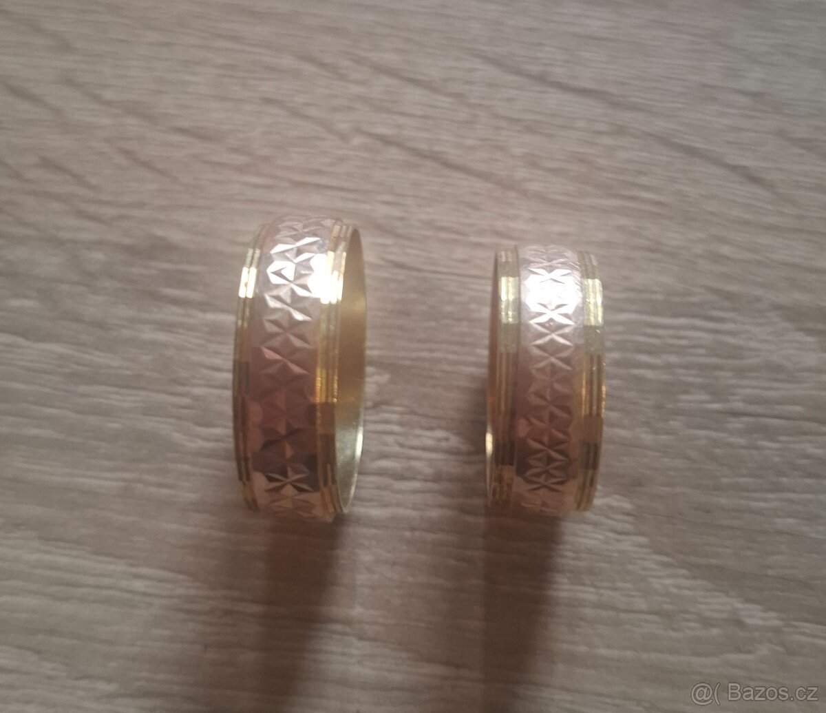 Prodám tyhle krásné snubní zlaté prsteny - 5