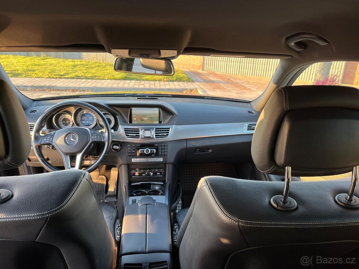 Mercedes-Benz Třídy E, Mercedes-Benz Třídy E, 250 GCI - 5