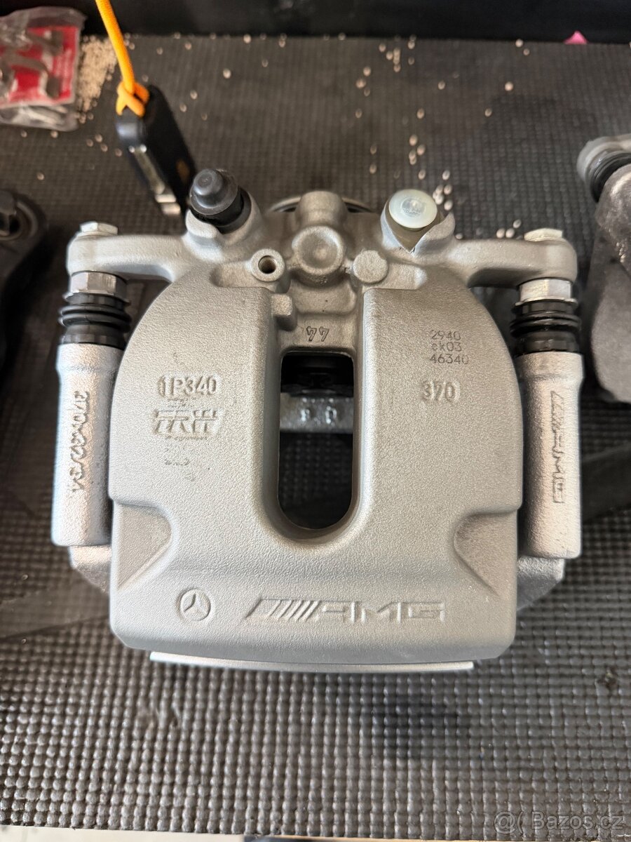 Mercedes AMG brzdy - 5