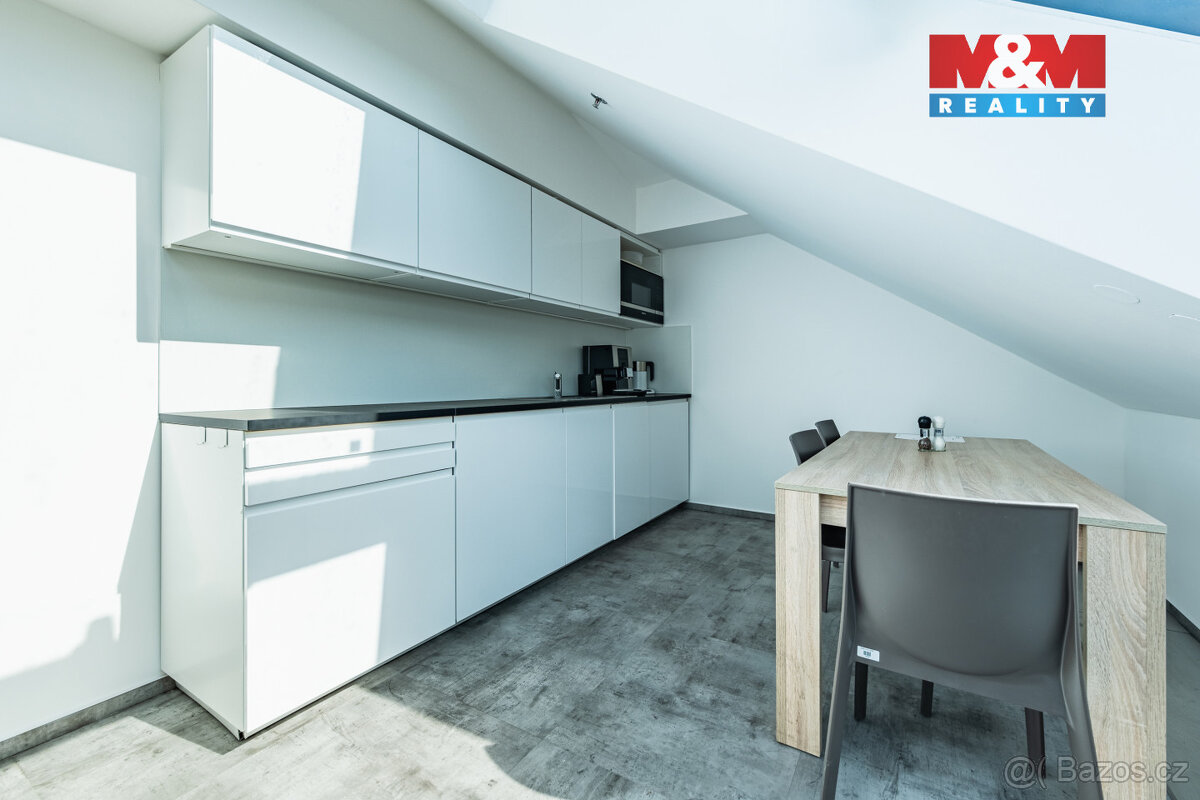 Sdílené kanceláře v Praze, ul. náměstí Republiky - 5