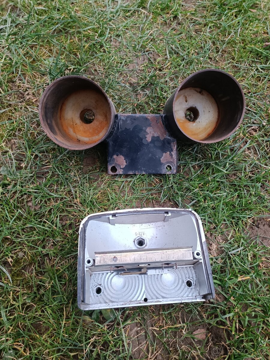 Držáky na Tacho+ Část zadního Světla Jawa - 5