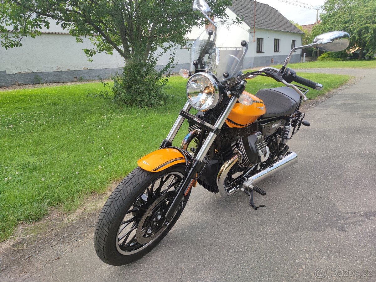 Moto Guzzi V9 Roamer - 5