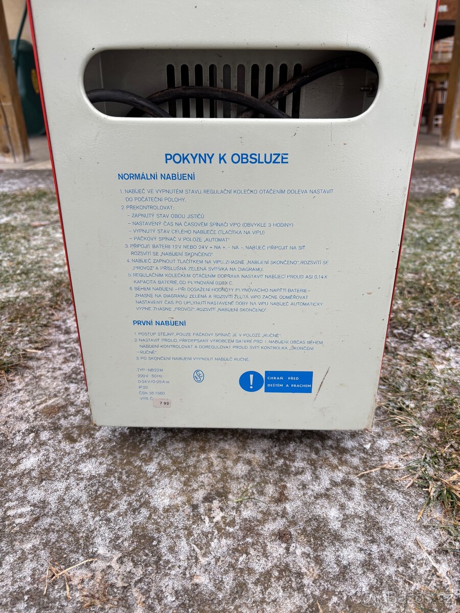 Nabíječka autobaterií, model NB22M - 5