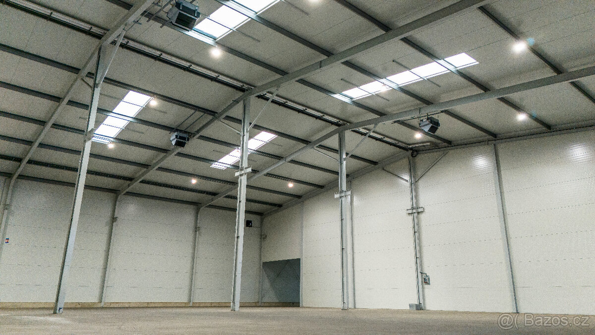 Pronájem skladovací haly o užitné ploše 1483 m², popř. 743 m - 5