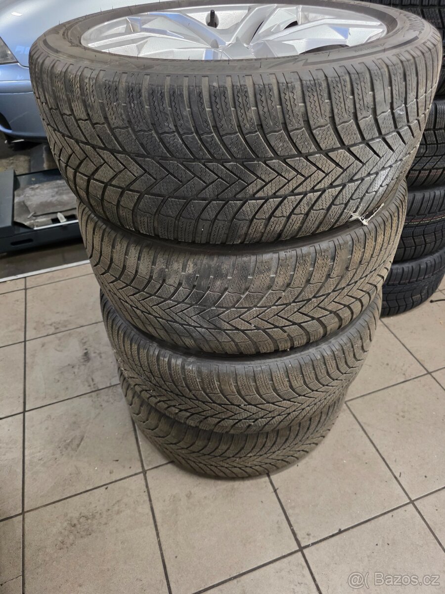 245/45R18 - 5