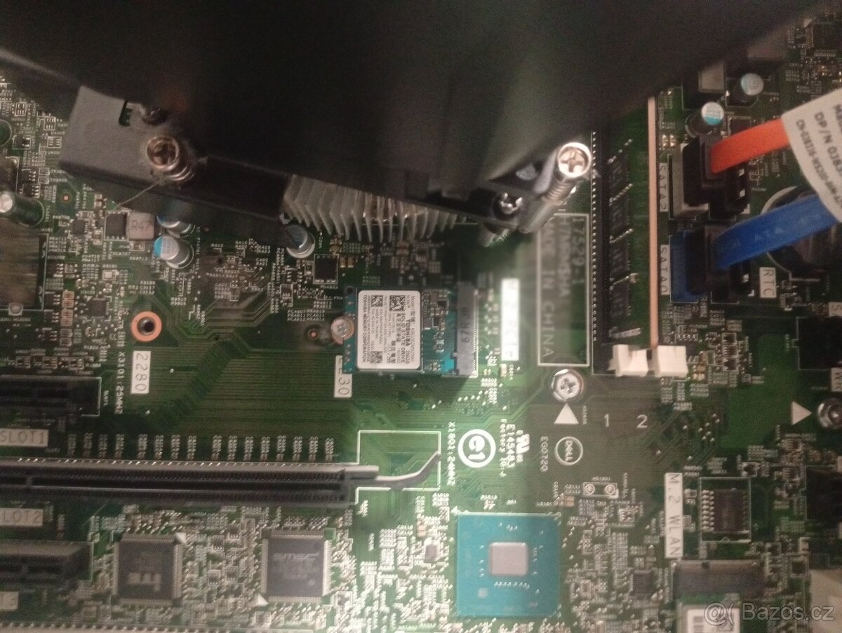 Dell Vostro sestijadrovy Intel osmé generace - 5