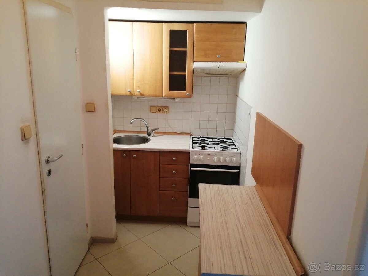 Pronájem 2+1, ulice Příční, centrum, 70 m2, balkon, komora - 5