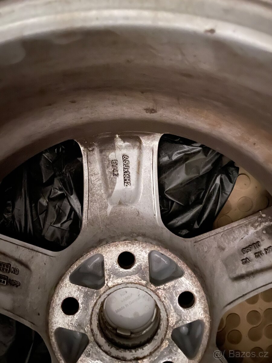 Nabízím kompletní sadu zimních pneumatik včetně disku - 5