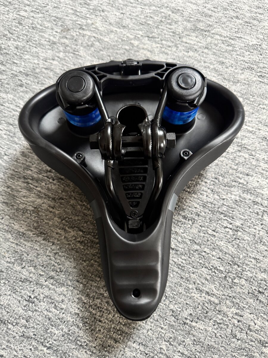 Černé sedlo na kolo - 5