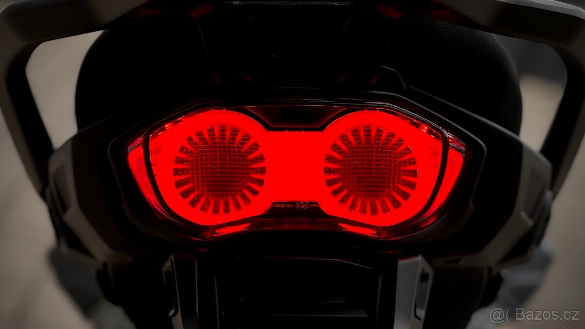 Moto Guzzi V100 Stelvio - 5