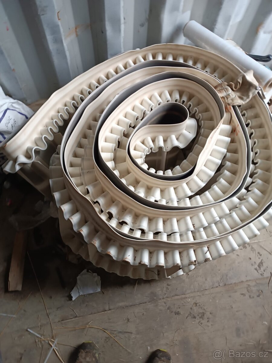 Nerezový pásový dopravník cca 6 m - 5