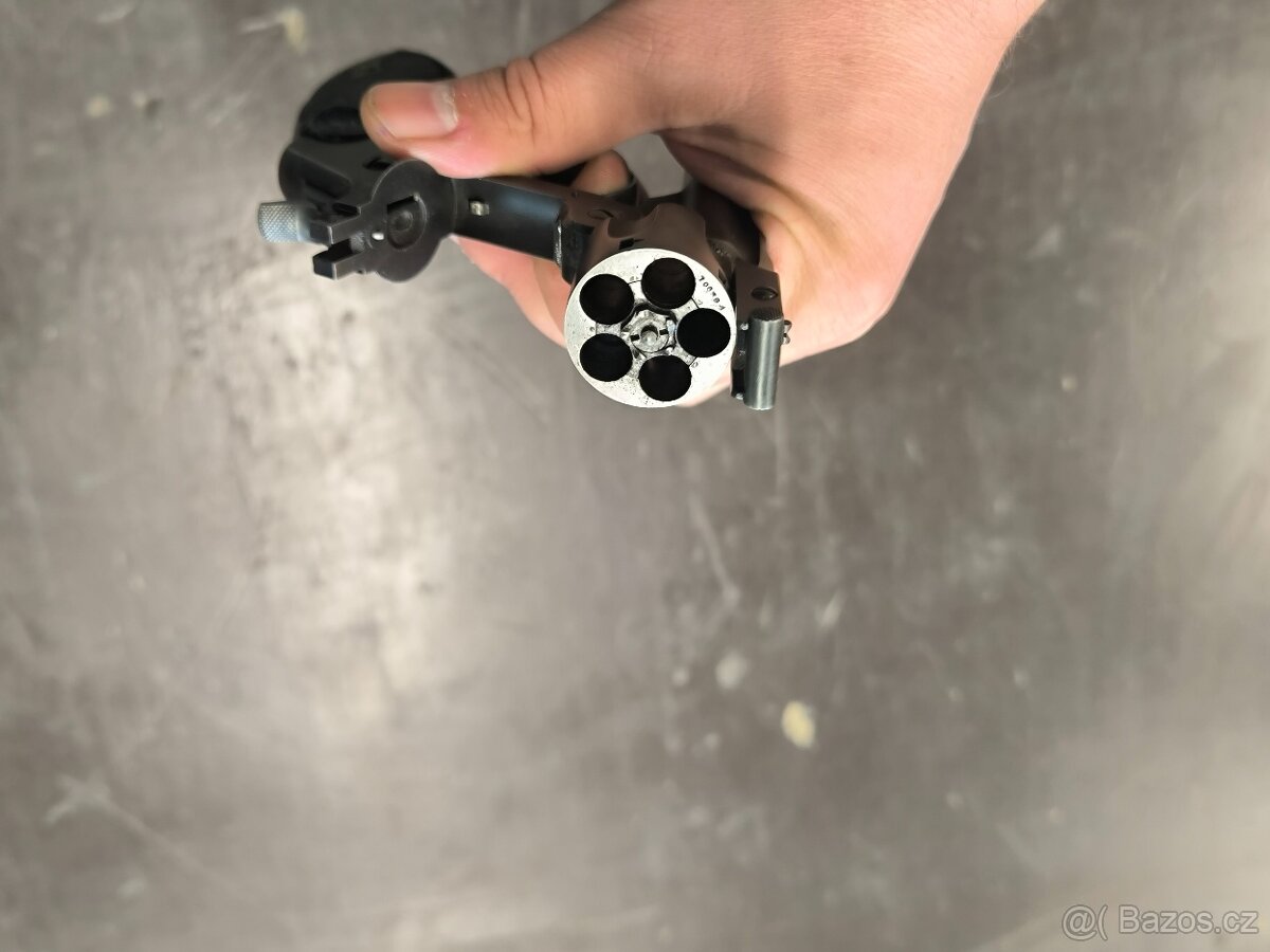 Historický revolver Smith & Wesson DA.32sw - 5