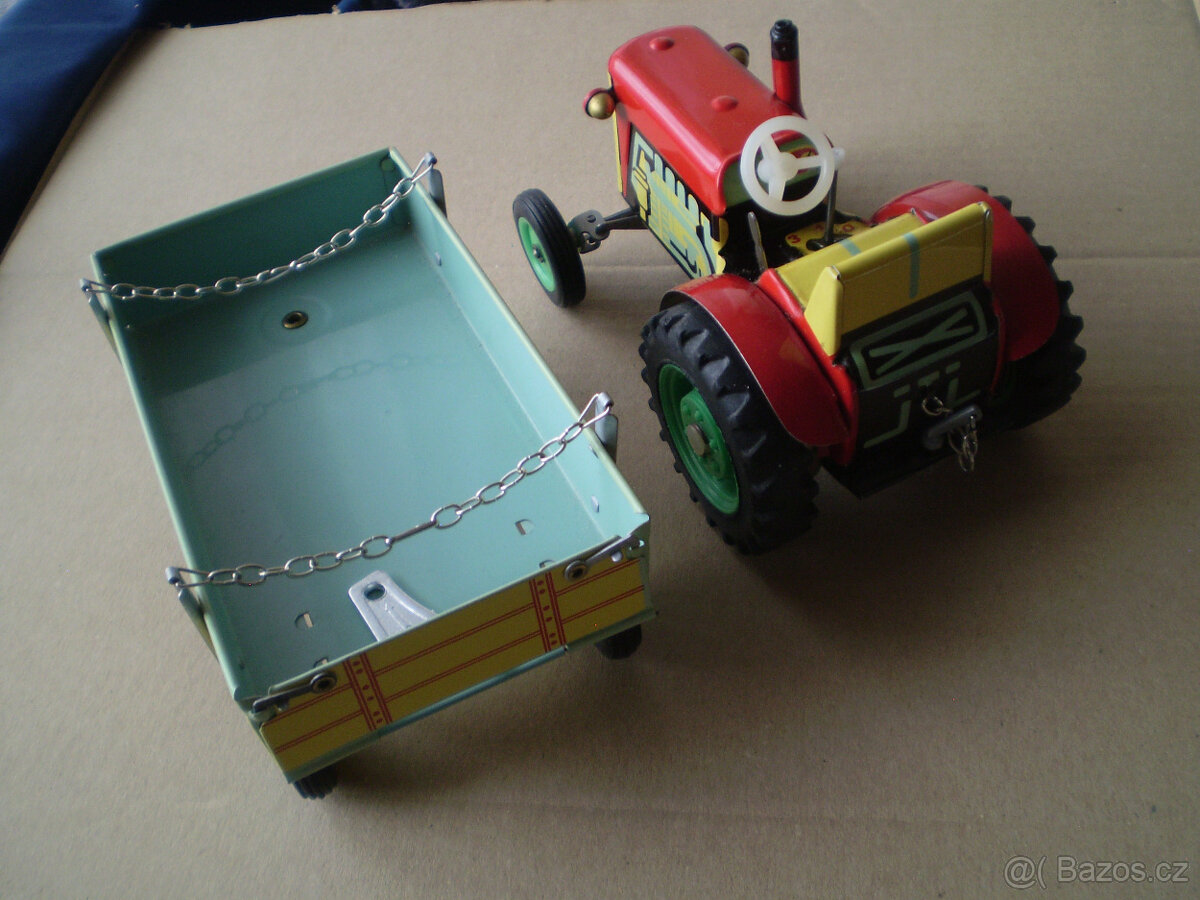 Traktor s vlečkou stará verze KDN jen vystaven. - 5