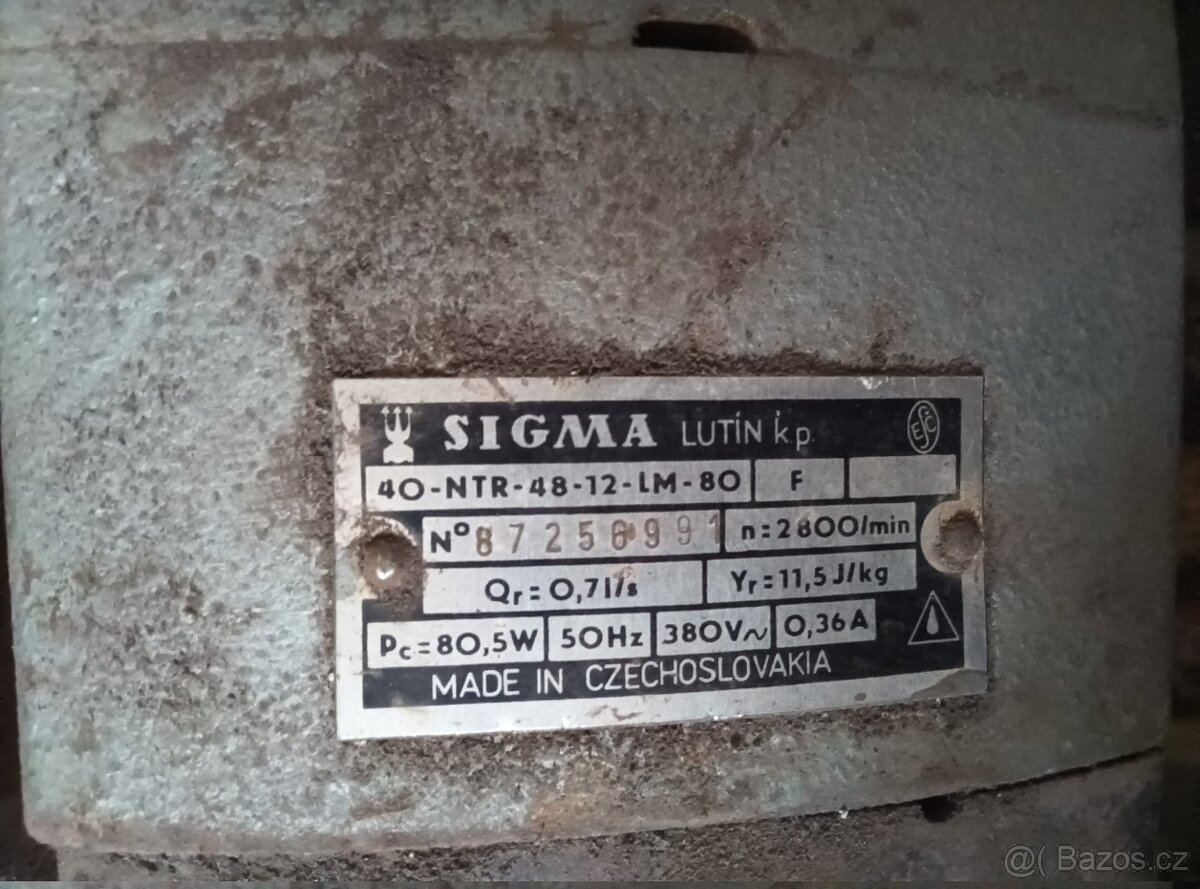 Staré motory, čerpadla, svěrák - 5