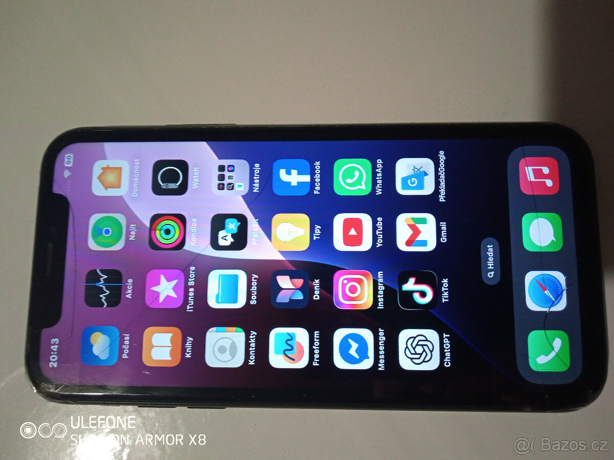Apple iPhone XR - 5