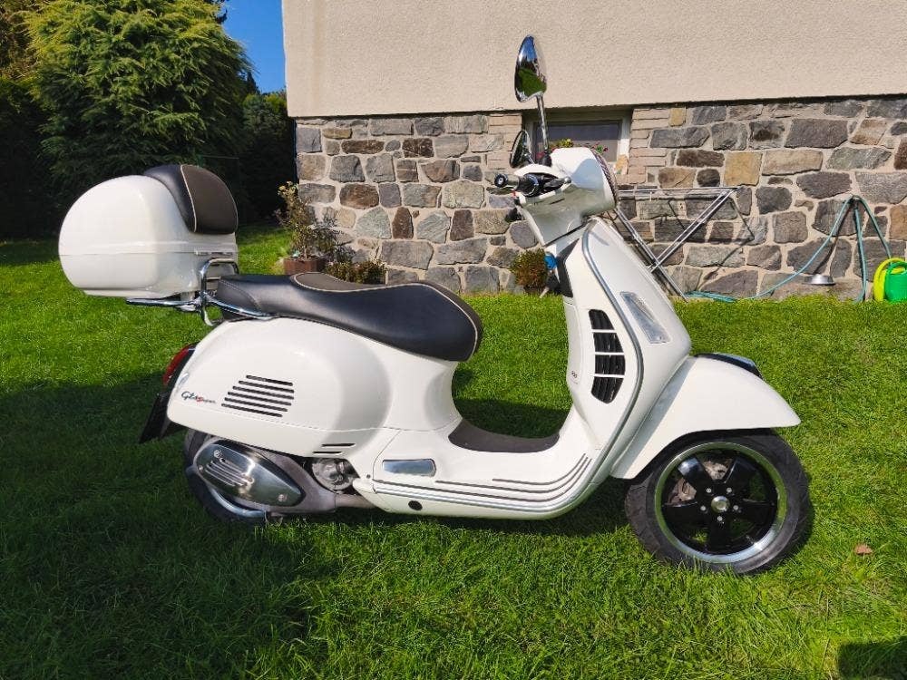 Vespa GTS 300 i.e. ABS Super (2017) plexi, kufr, digitál, po - 5