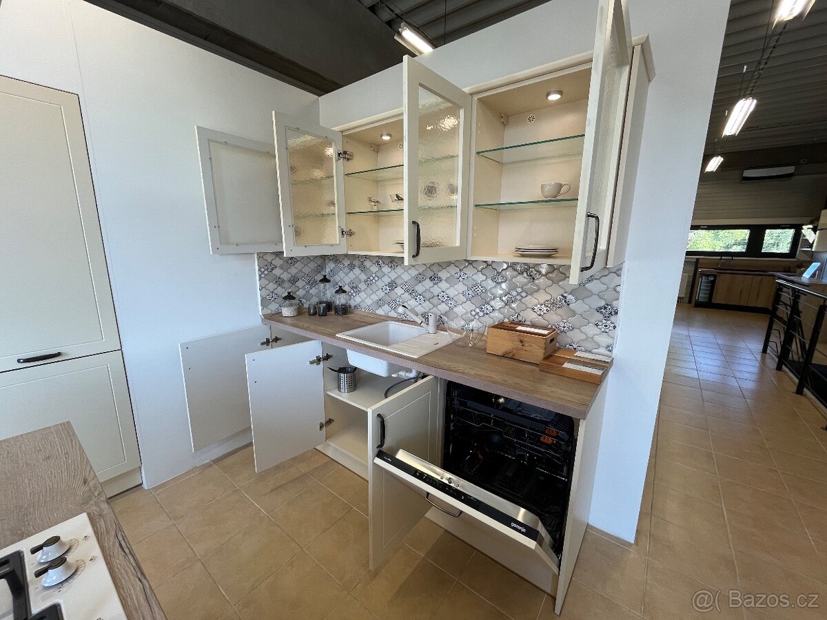 Expoziční kuchyňská linka Oresi, sleva 60% - 5