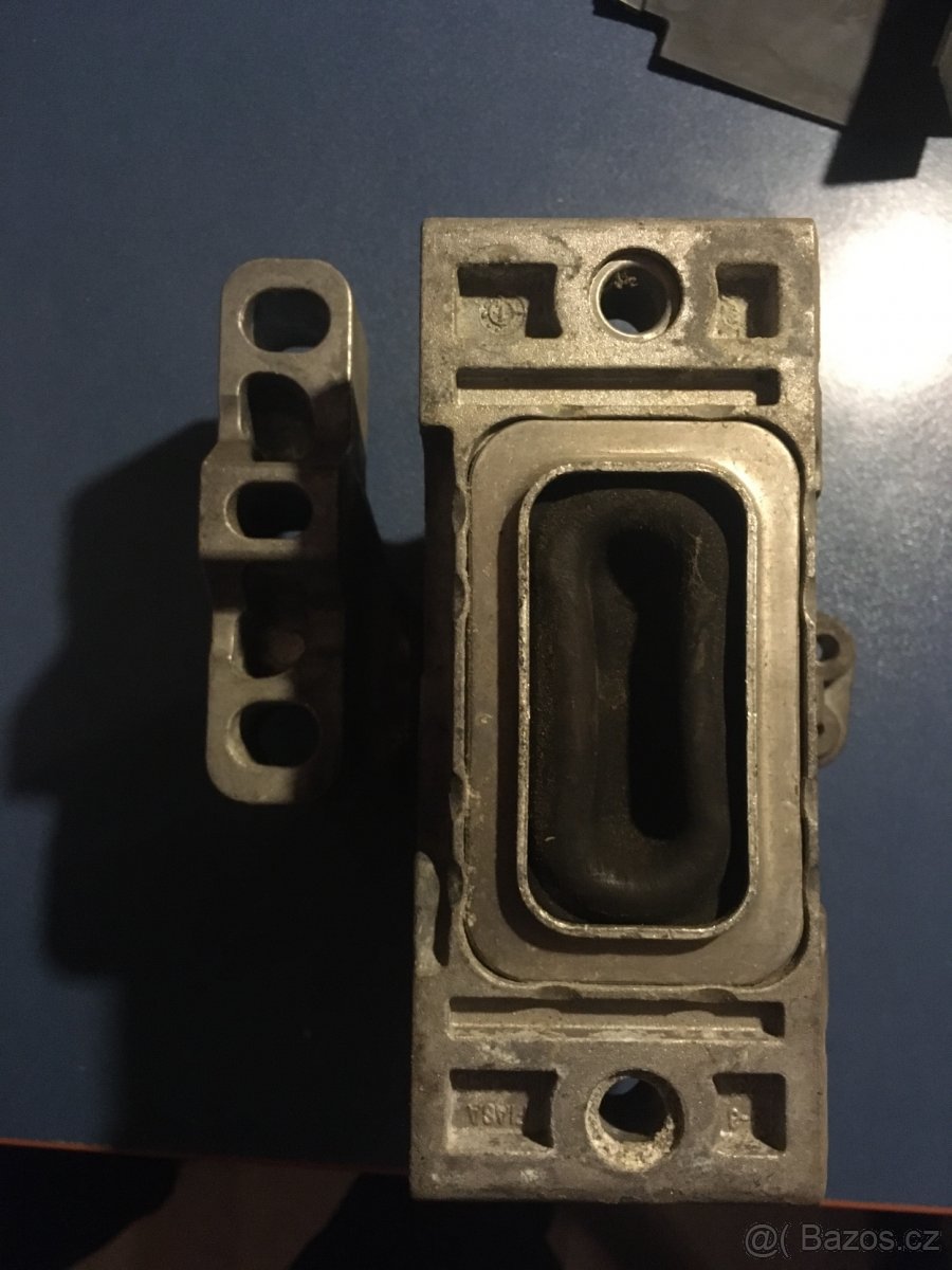 VW Golf IV - silentblok motoru č. 1J0 199262 - 5