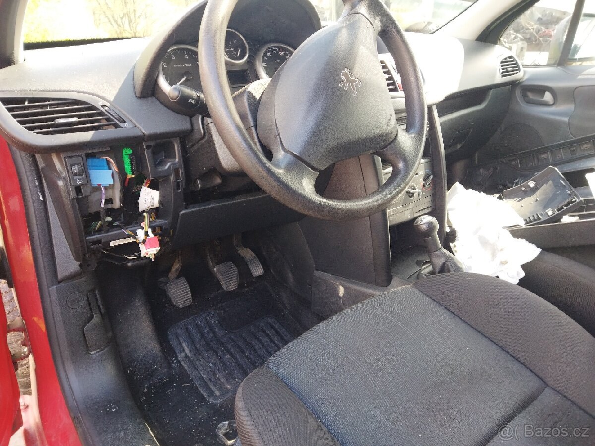 Prodám veškeré náhradní díly z Peugeot 207 - 5