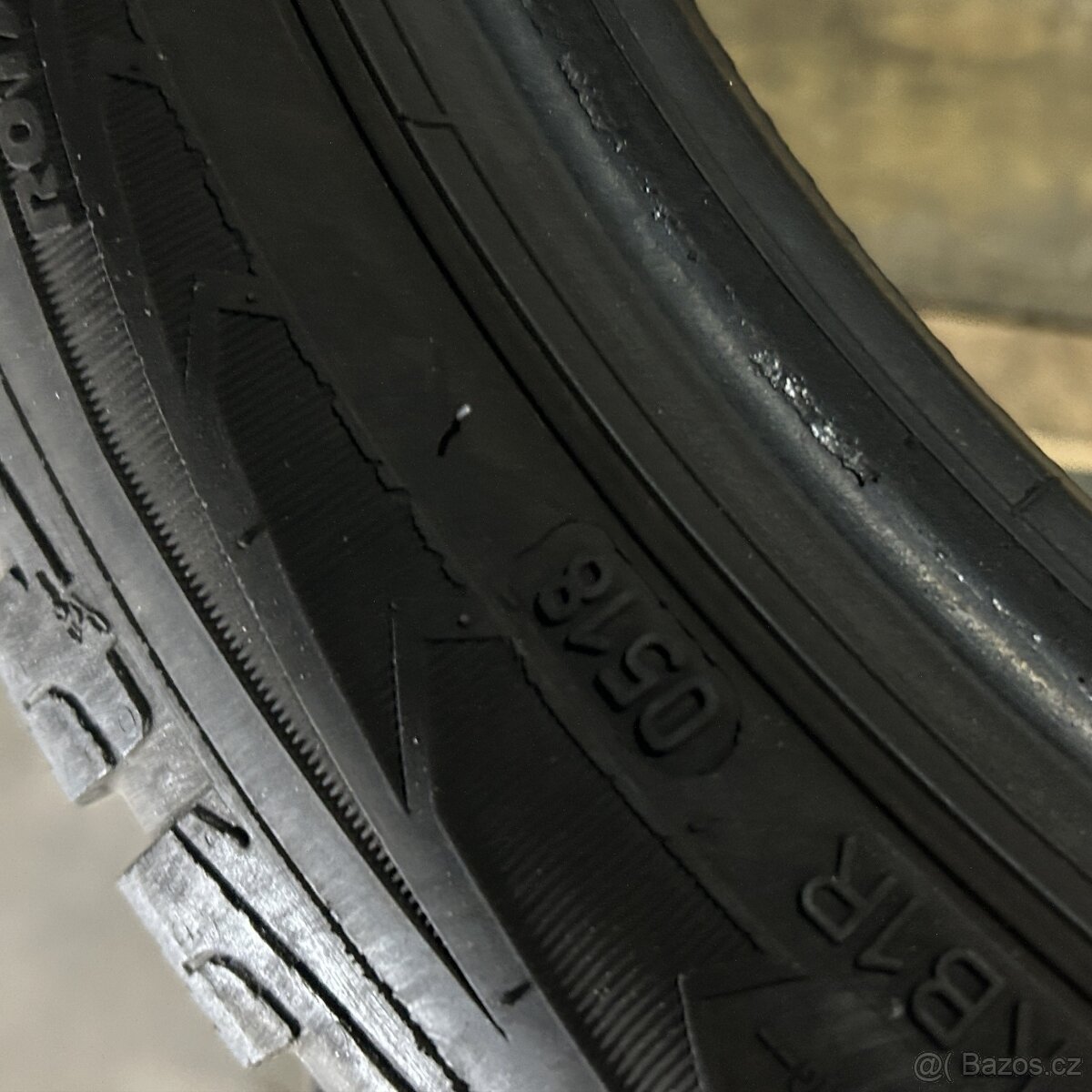 Zimní pneu 235/45 R18 98V Goodyear 6mm - 5