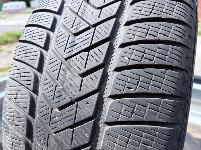 255/55 R19 zimní pneu Pirelli 5,5mm 4ks - 5