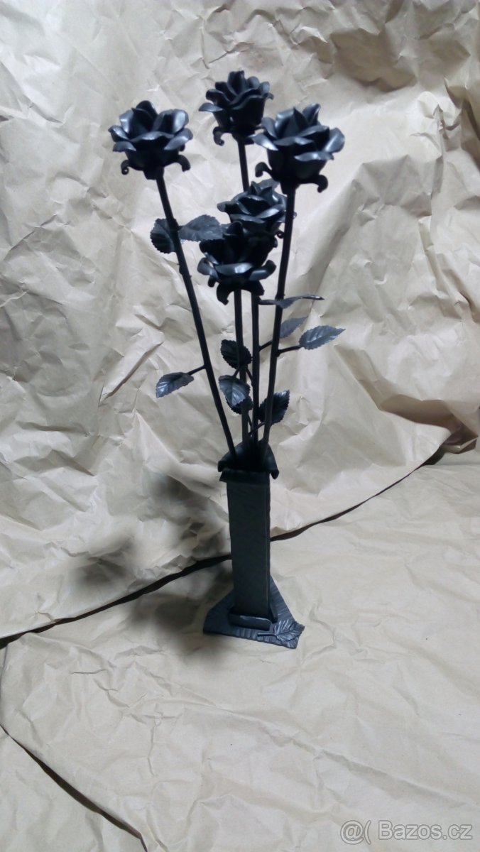 Kované růže z vázou - 5