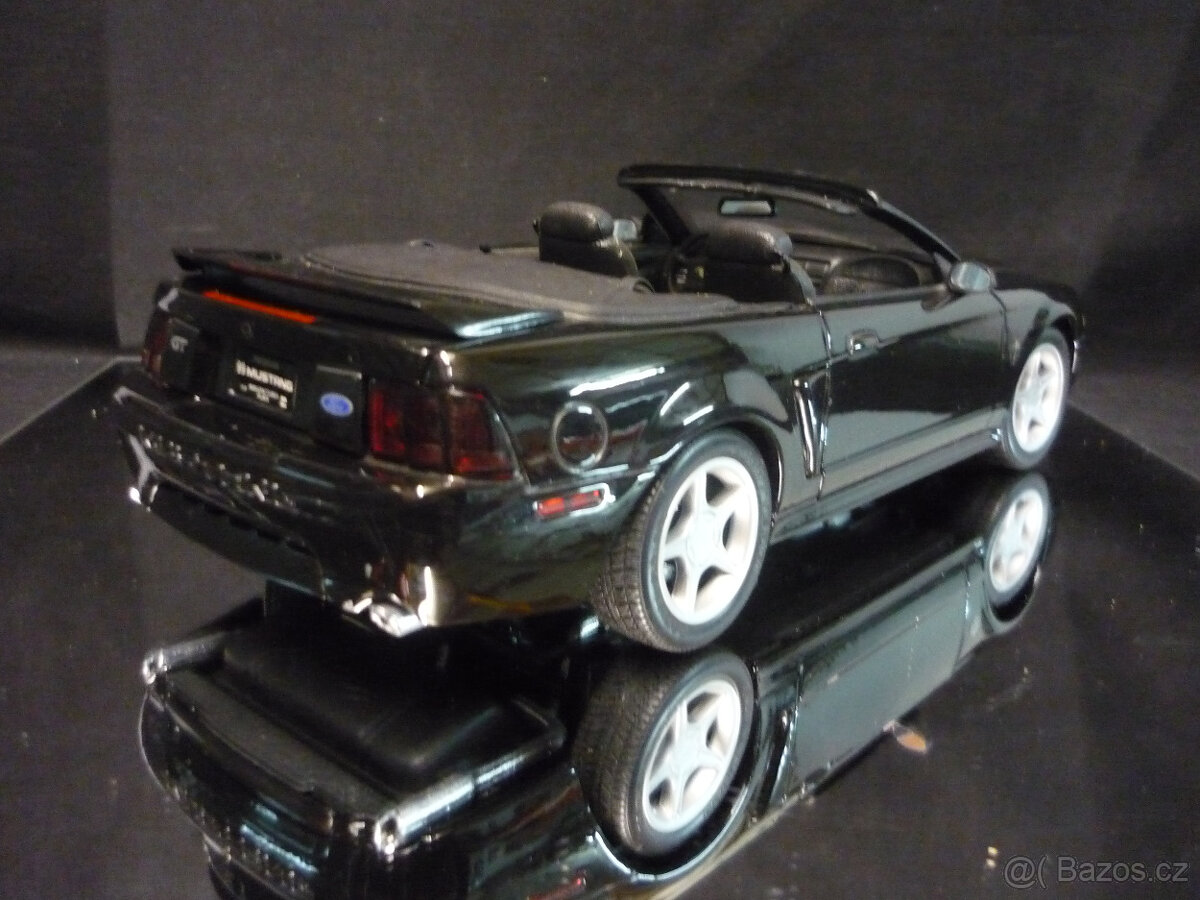 Ford Mustang GT 1999 Convertible Maisto 1/18 - 5