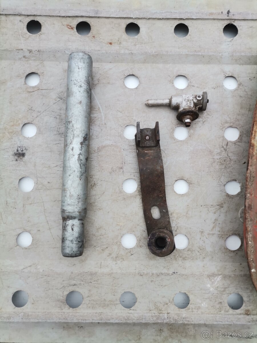 Stadion S11 nádrž plus díly - 5