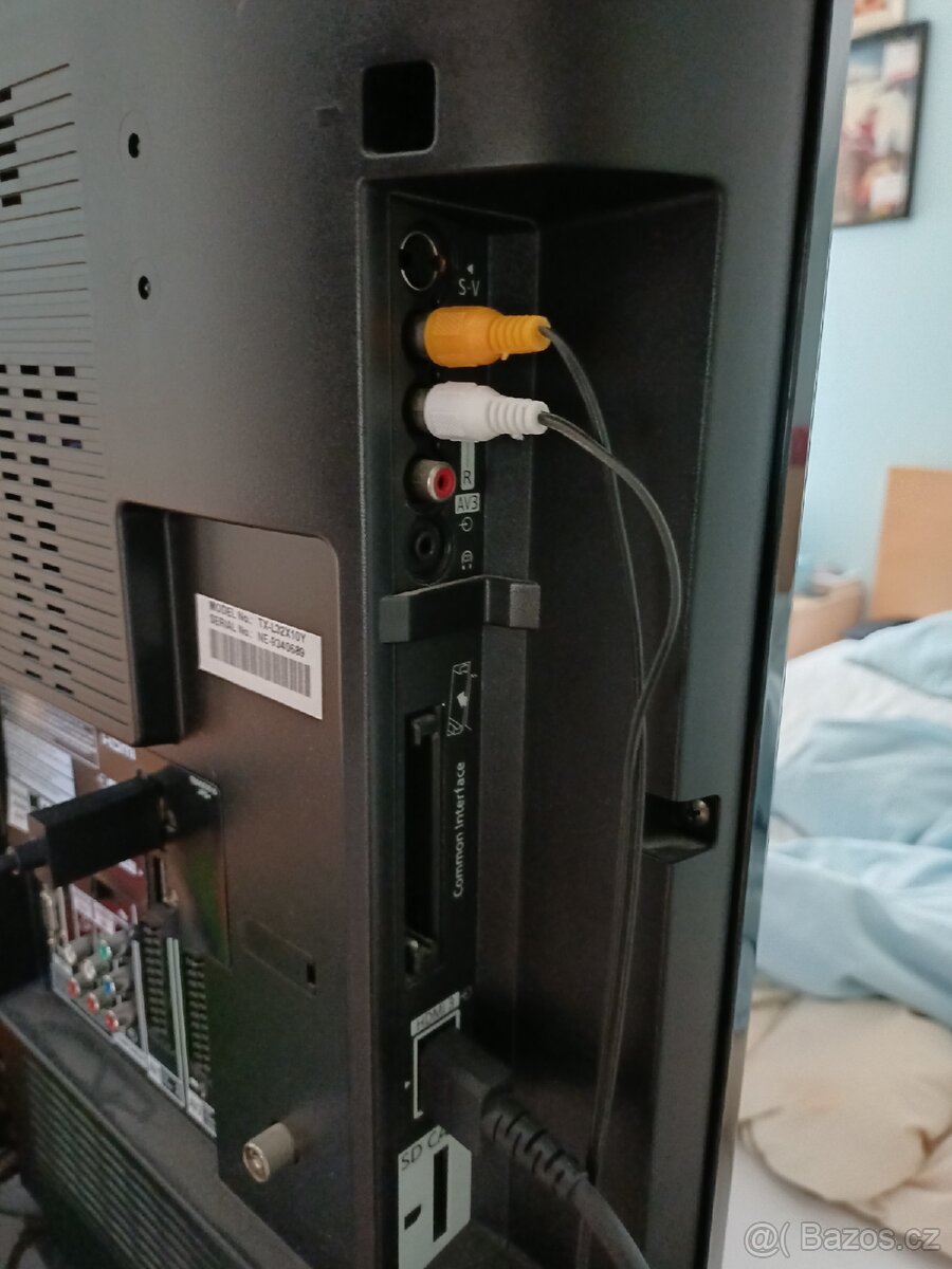 Panasonic VIERA TX-L32X10Y (82 cm) - 5