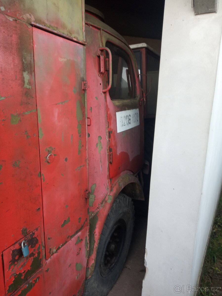 Tatra 805 sanita - 5