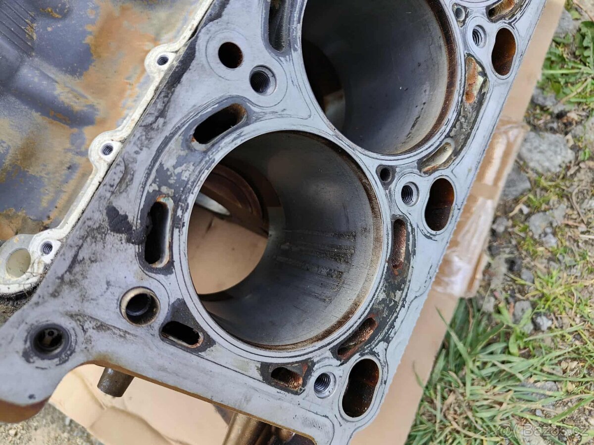 Motor BMW – V8 4.0 l - 5