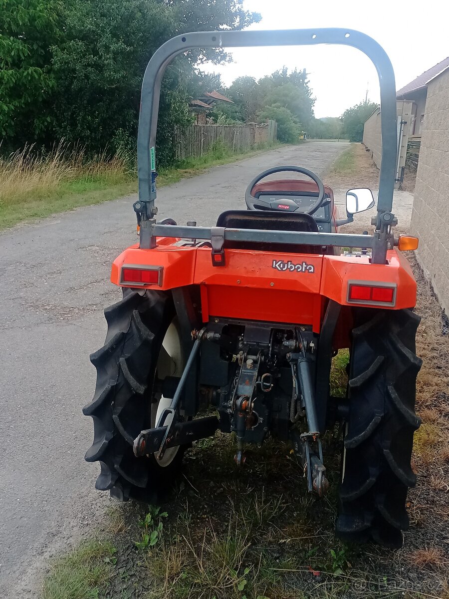 malotraktor Kubota GT3 - 5