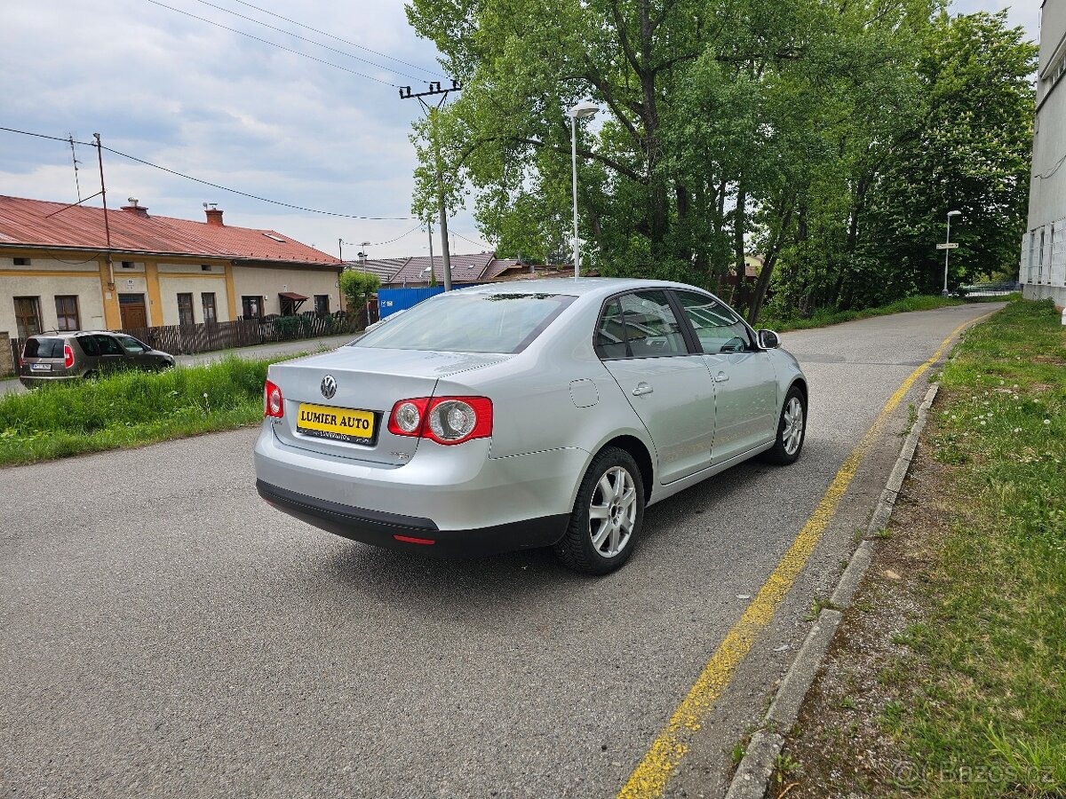 Volkswagen Jetta 1.6i - 5
