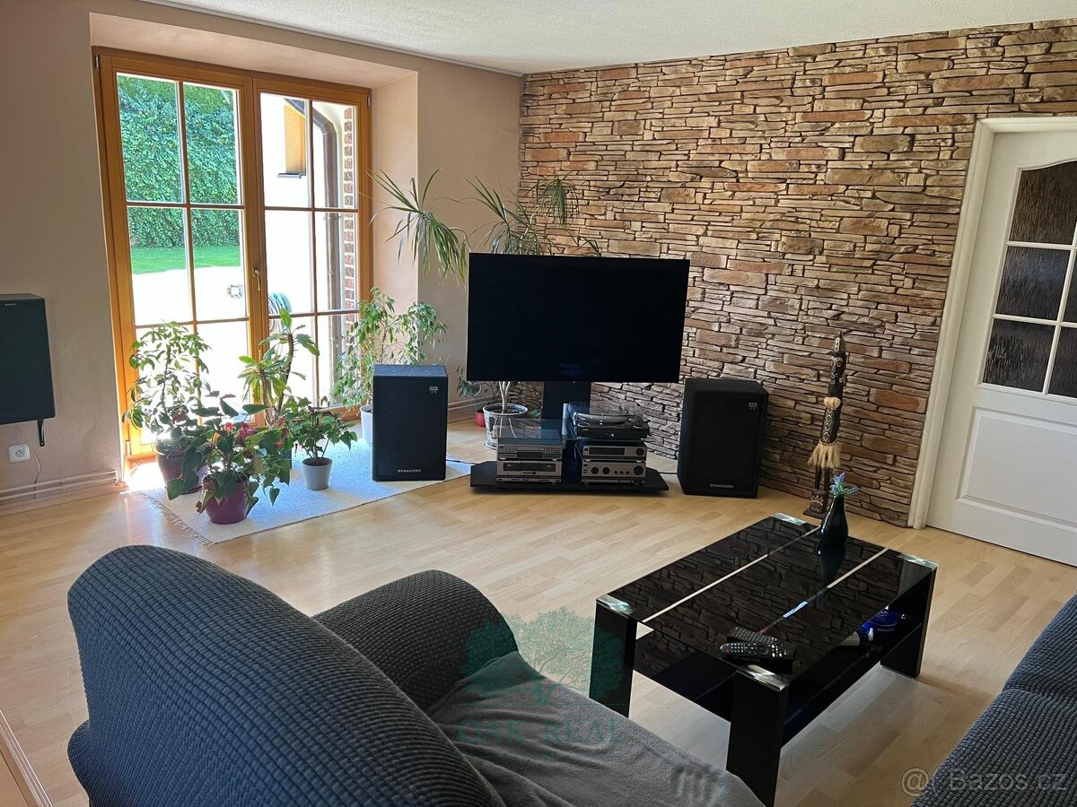 Prodej vícegeneračního domu v Břežanech u Lešan, ev.č. 00272 - 5