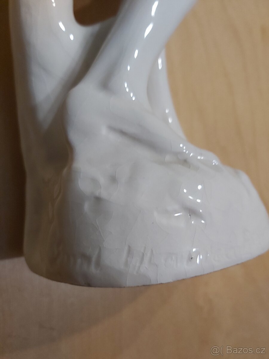 Krásná porcelánová soška dívky s květinami Pexider Letovice - 5