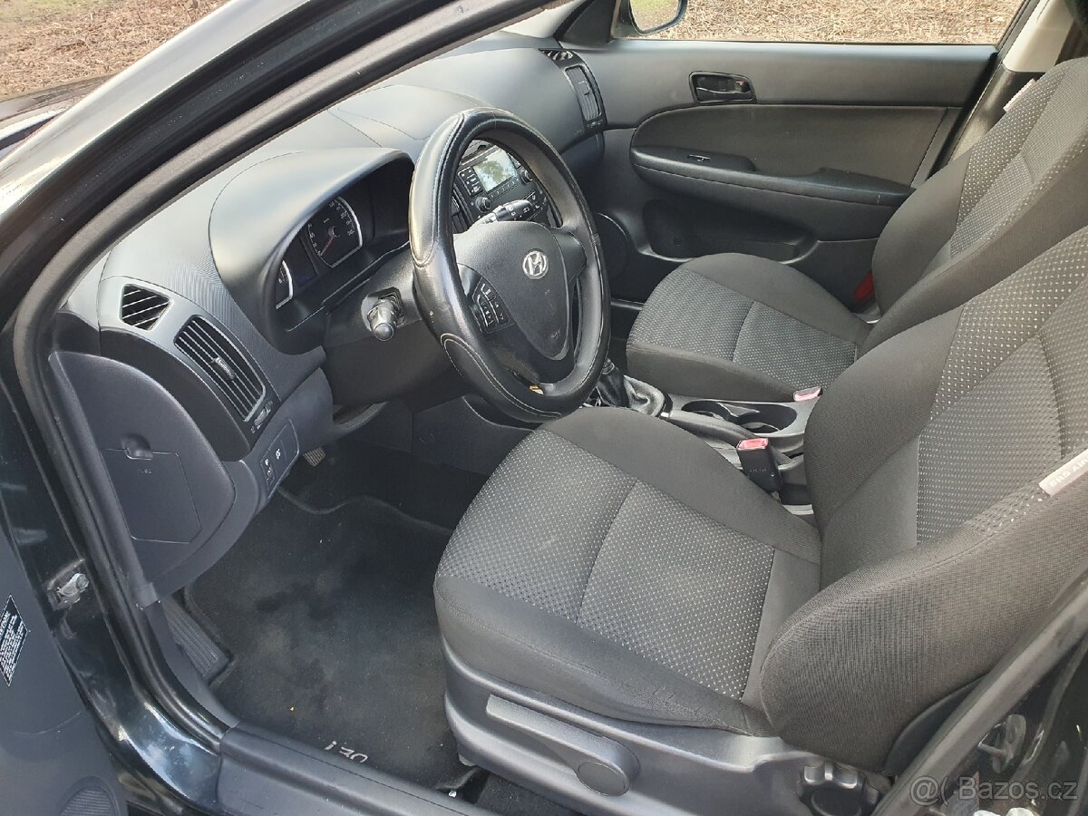 Hyundai I30 CW 1.6crdi COMBI 66KW r.v. 2010 - 5