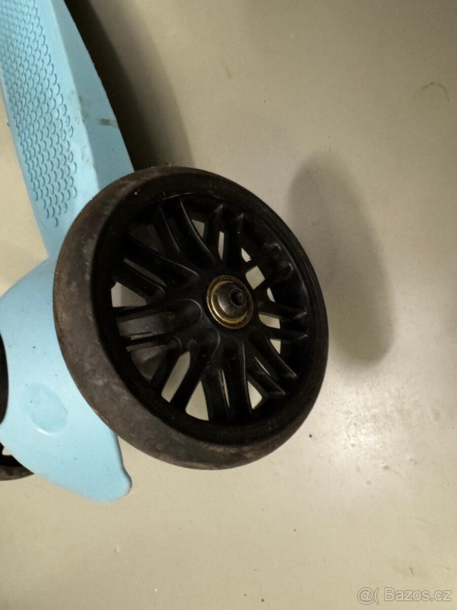 Dětská koloběžka se 3 kolečky + sada plastu navíc - 5