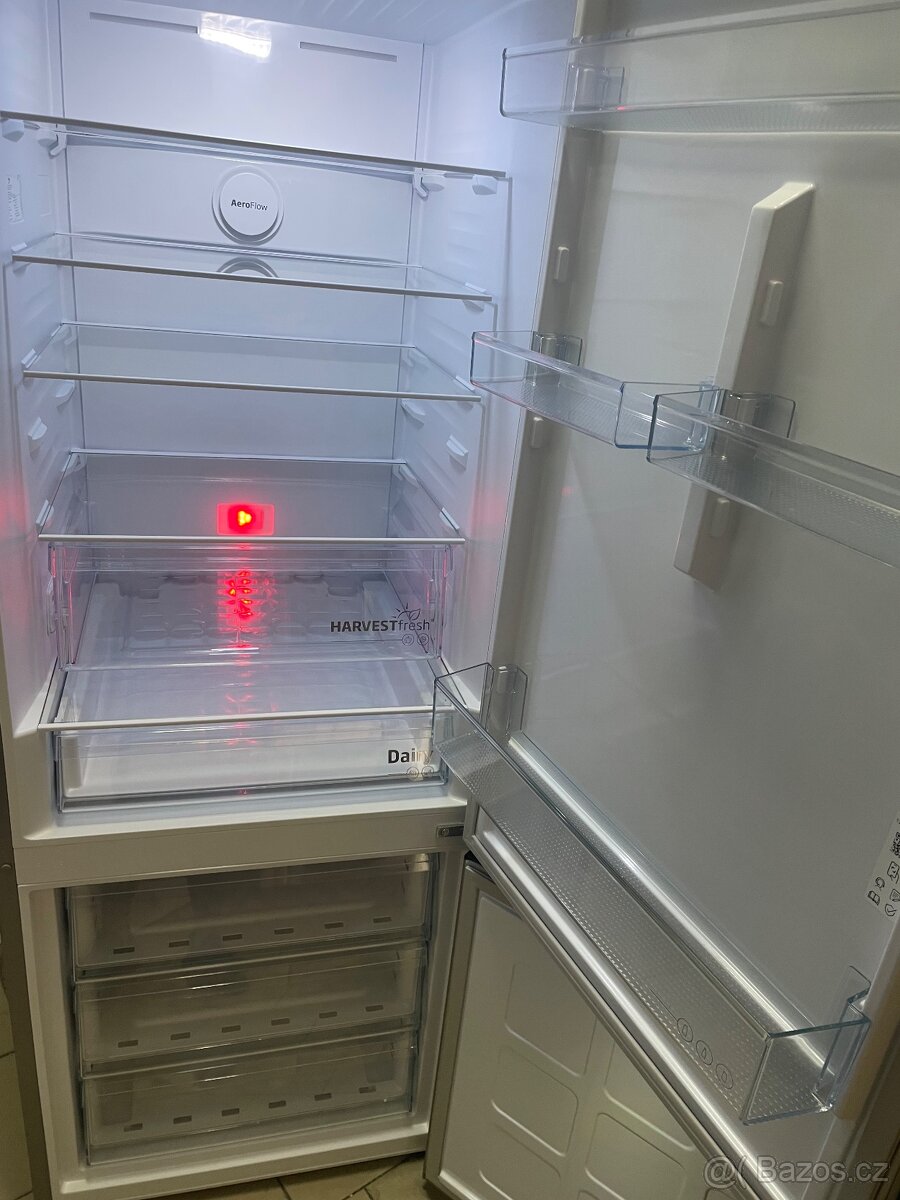 Zánovní lednice Beko B5RCNE565HXP - 5